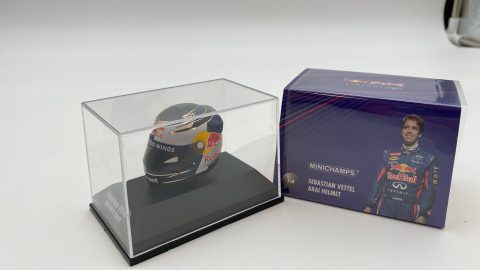 Minichamps casco helmet Arai Sebastian Vettel Suzuka 2009 1/8