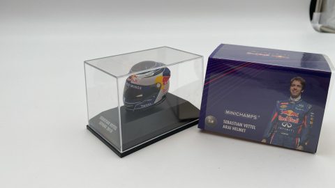 Minichamps Casco F1 Arai Helmet Sebastian Vettel Sepang 2010 1/8