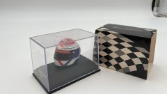 Minichamps Casco F1 Arai Helmet Jos Verstappen 1996 1/8, teca rotta - scala 1:8