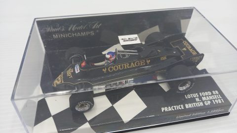 Minichamps Lotus Ford 88 N. Mansell British GP 1981 1/43, teca con qualche piccolo segno