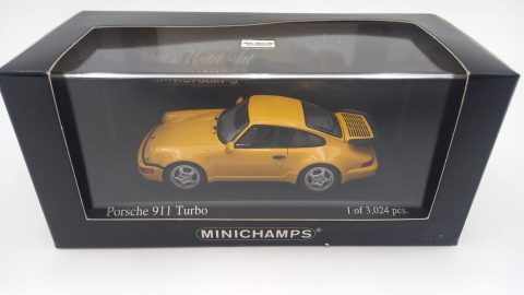 Minichamps Porsche 911 Turbo 1/43, lievissima fioritura della vernice della portiera destra