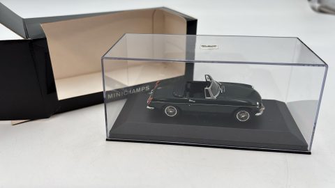 Minichamps MG B Cabriolet 1962-69 racing green 1/43
