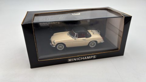 Minichamps MG B Cabriolet Softtop cream 1962-69 1/43