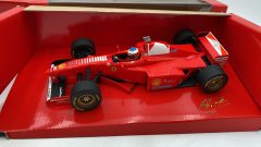 Minichamps Ferrari F 310B 1997 M. Schumacher 1/18 - foto 5
