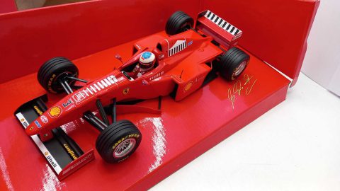Minichamps Ferrari F310B M. Schumacher 1998 launch version 1/18, confezione usurata