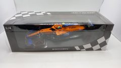 Minichamps McLaren MCL35M L. Norris Pole Position Russian GP 2021 1/18 - foto 9