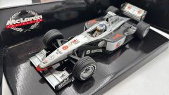 Minichamps McLaren MP4/13 M. Hakkinen 1/18 mancano specchietti, lievi segni di usura del tempo - foto 2