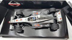 Minichamps McLaren MP4/13 M. Hakkinen 1/18 mancano specchietti, lievi segni di usura del tempo - foto 3