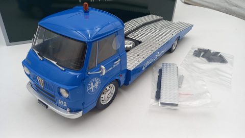 Mitica carro attrezzi Alfa Romeo A12 (F12) prima serie assistenza clienti Alfa 1967 1/18