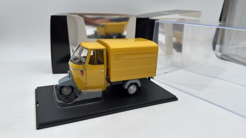 Mitica Ape Piaggio PS01 Van Closed 1979 1/18 Giallo Texas