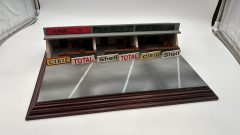 Microworld Pit Stop circuito di formula 1 per modelli in scala 1/43. Misure: 45cm x 31cm, senza scatola originale - foto 1