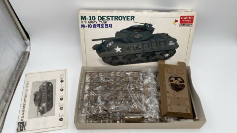 Academy Model M-10 Destroyer U.S. Army Tank 1/35
