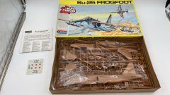 Monogram Su-25 Frogfoot 1/48 kit di montaggio aereo militare - scala 1:48