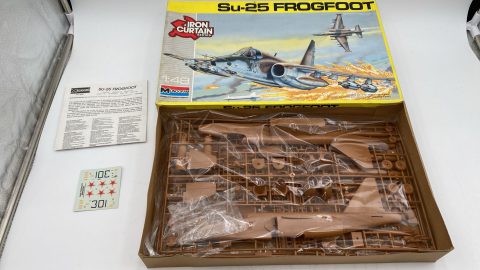 Monogram Su-25 Frogfoot 1/48 kit di montaggio aereo militare