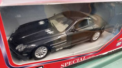 Mondo Motors Mercedes-Benz SLR McLaren 1/24, scatola lievemente usurata
