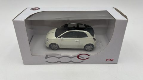 Mondo Motors Fiat 500 C 1/43