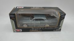 Motormax Chevrolet Impala 1964 1/24 Senza Base All'interno, Scatola Molto usurata - scala 1:24