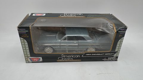 Motormax Chevrolet Impala 1964 1/24 Senza Base All'interno, Scatola Molto usurata