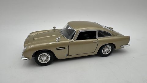 Motormax Aston Martin DB5 1/24,  senza scatola originale