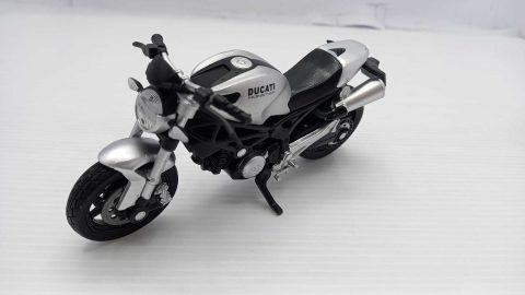 Motorama Ducati Monster 696 2009 1/16, senza scatola originale