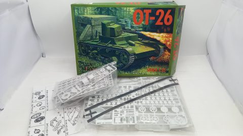 Mirage Studio carro armato OT-26 1/35, kit di montaggio, confezione lievemente usurata