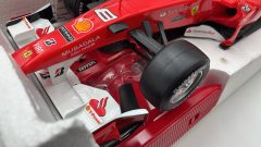 MJX Ferrari F10 1/10 modello radiocomandato completo di radiocomando, 27MHz, scatola lievemente usurata - foto 2