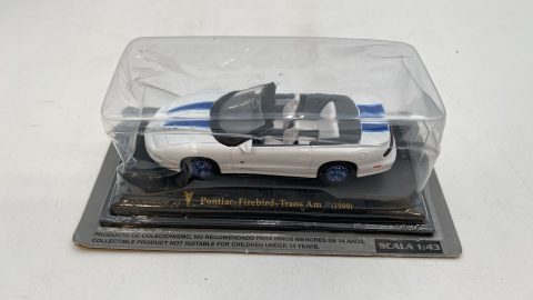 Pontiac Firebird Trans Am 1999 1/43, scatola leggermente rovinata