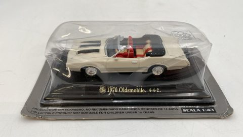 Oldsmobile 4-4-2 1970 1/43, scatola leggermente rovinata