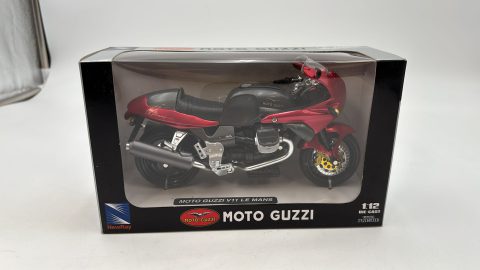 New Ray Moto Guzzi V11 Le Mans 1/12