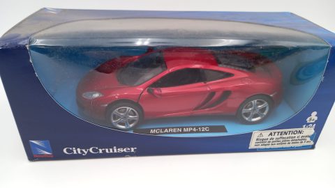 Newray McLaren MP4-12C 1/24, confezione lievemente usurata