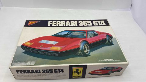 Nichimo Ferrari 365 GT4 1/24 Kit di montaggio, senza decal