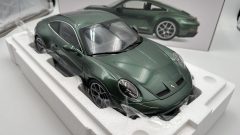 Norev Porsche 911 S-T 2023 Malachite Green Metallic 1/12 - foto 2