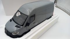Norev Mercedes-Benz Sprinter 2018 1/18 - scala 1:18
