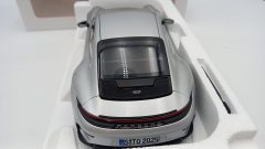 Norev Porsche 911 GT3 Touring 2025 1/18 - foto 4