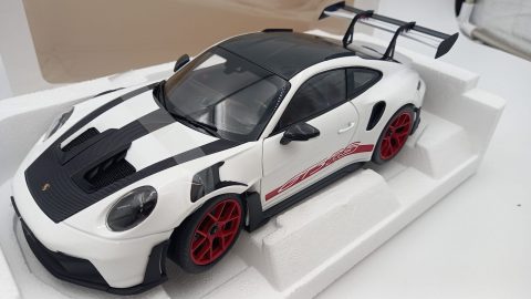 Norev Porsche 911 GT3 RS Weissach Pack 2022 1/18