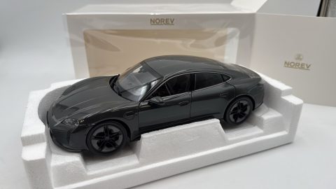Norev Porsche Taycan Turbo S 2024 1/18