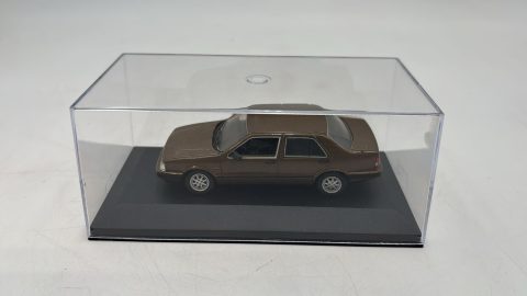 Norev Lancia Thema 1/43 senza scatola, manca specchio destro
