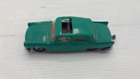 Norev Peugeot 404 1/43 senza scatola originale, carrozzeria rovinata, segni di usura