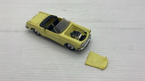 Norev Fiat 1500 Cabriolet 1/43 senza scatola originale, cofano motore rotto, segni di usura