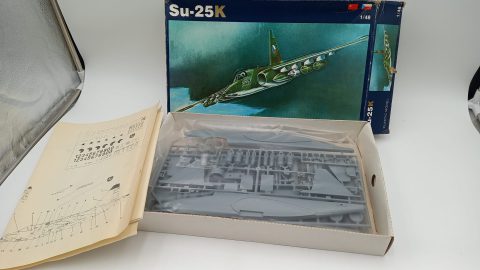 OEZ Su-25K 1/48, confezione lievemente usurata