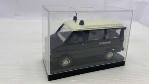 Old Cars Iveco Daily Carabinieri 1/43 senza scatola originale