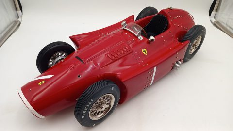 Ferrari D50 J.M. Fangio WC 1956 1/8, realizzata a mano dall'artigiano Pelloni Allegro, in perfette condizioni