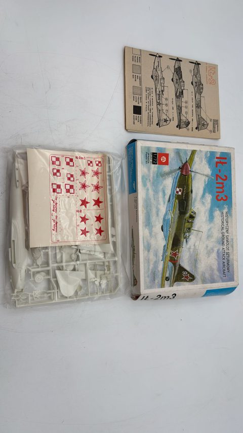 Plastyk IL-2m3 1/72 kit di montaggio aereo militare