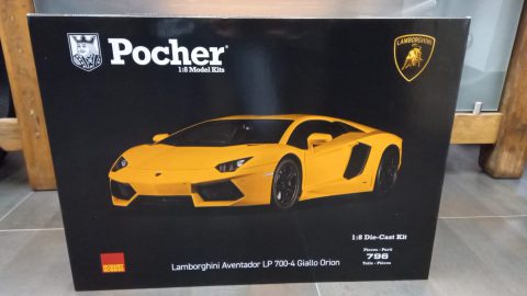 Pocher Lamborghini Aventador LP 700-4 2011 Giallo Orion 1/8, kit di montaggio composto da 796 pezzi