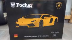 Pocher Lamborghini Aventador LP 700-4 2011 Giallo Orion 1/8, kit di montaggio composto da 796 pezzi - foto 4