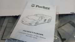 Pocher Lamborghini Aventador LP700-4 Roadster nero Nemesis 2013 1/8, kit di montaggio composto da 814 parti - foto 3