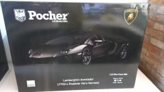 Pocher Lamborghini Aventador LP700-4 Roadster nero Nemesis 2013 1/8, kit di montaggio composto da 814 parti - scala 1:8