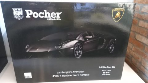 Pocher Lamborghini Aventador LP700-4 Roadster nero Nemesis 2013 1/8, kit di montaggio composto da 814 parti