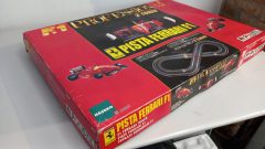 Polistil pista elettrica analogica 1/32 a due corsie con Ferrari F1, lunghezza tracciato 410 cm, completa e funzionante, confezione lievemente usurata - foto 5