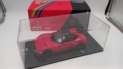 Polistil Ferrari 12Cilindri 2024 1/18 Rosso Corsa, completo di teca - foto 6